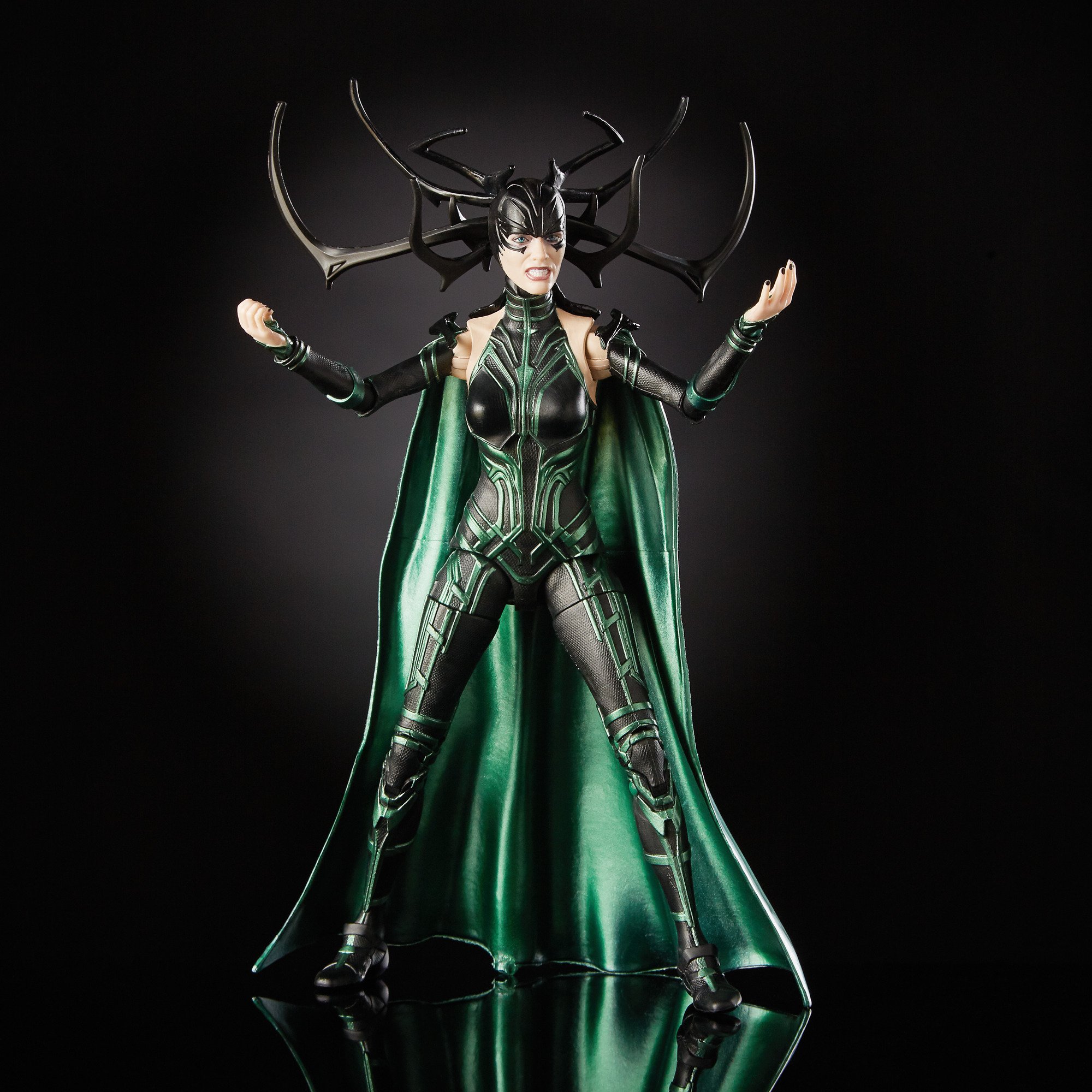 E6350_AS00Marvel_Legends_Series_Skurge_and_Hela_06_2000x
